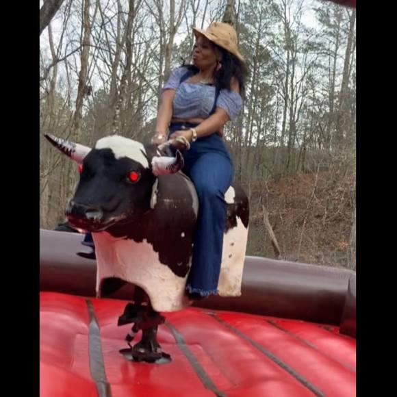 Meet your Posher, Camille - Picture 1 of 1